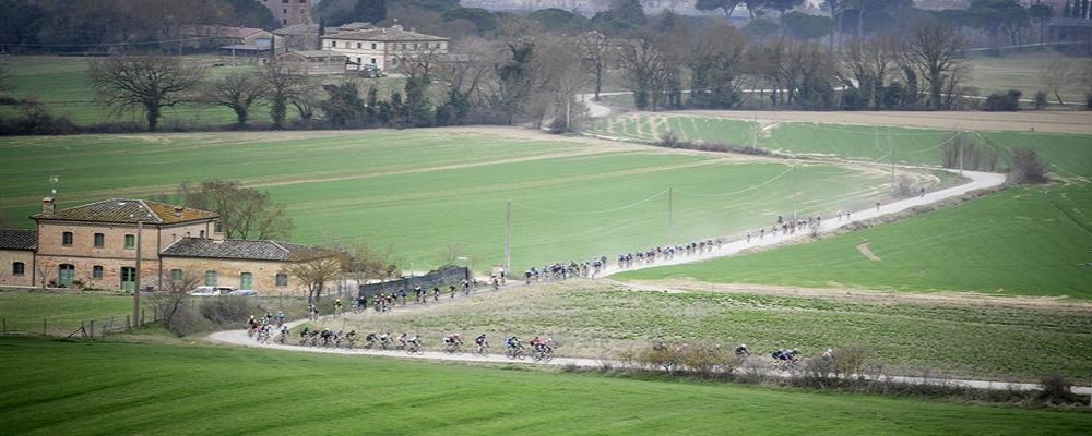 Lo Spettacolo Dei 5.000 Alla Gran Fondo Delle Strade Bianche