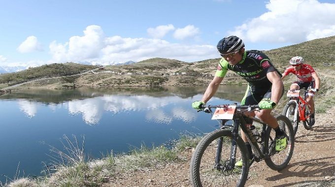 Fenomeni Alla Ortler Bike Marathon. Parterre Di Bikers Superlativo In Val Venosta