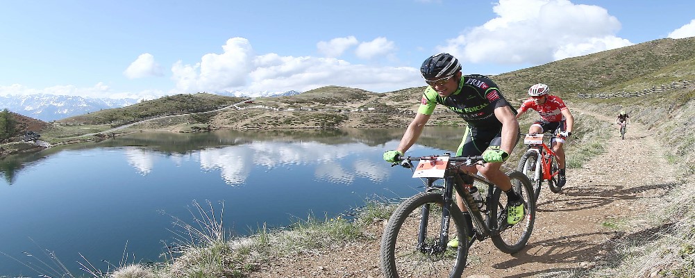 Fenomeni Alla Ortler Bike Marathon. Parterre Di Bikers Superlativo In Val Venosta