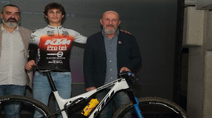 KTM PROTEK ELETTROSYSTEM Dà Il Benvenuto A Yannick Parisi